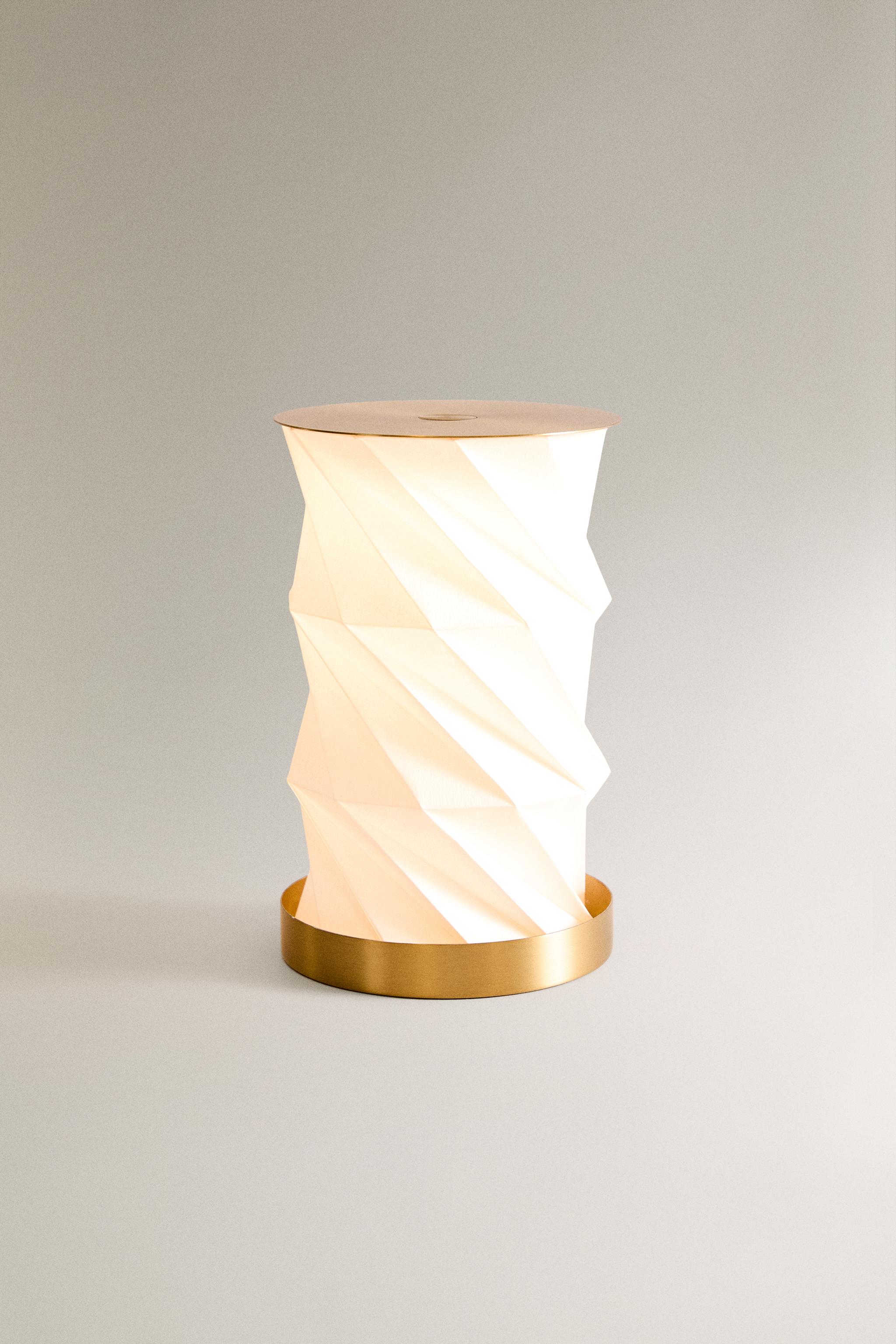 CORDLESS FOLDABLE METAL LAMP